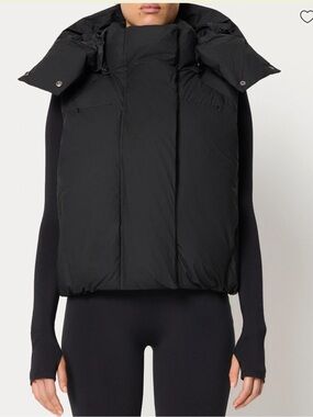 NWT KHY KYLIE JENNER PUFFER VEST - SIZE XS - BLACK